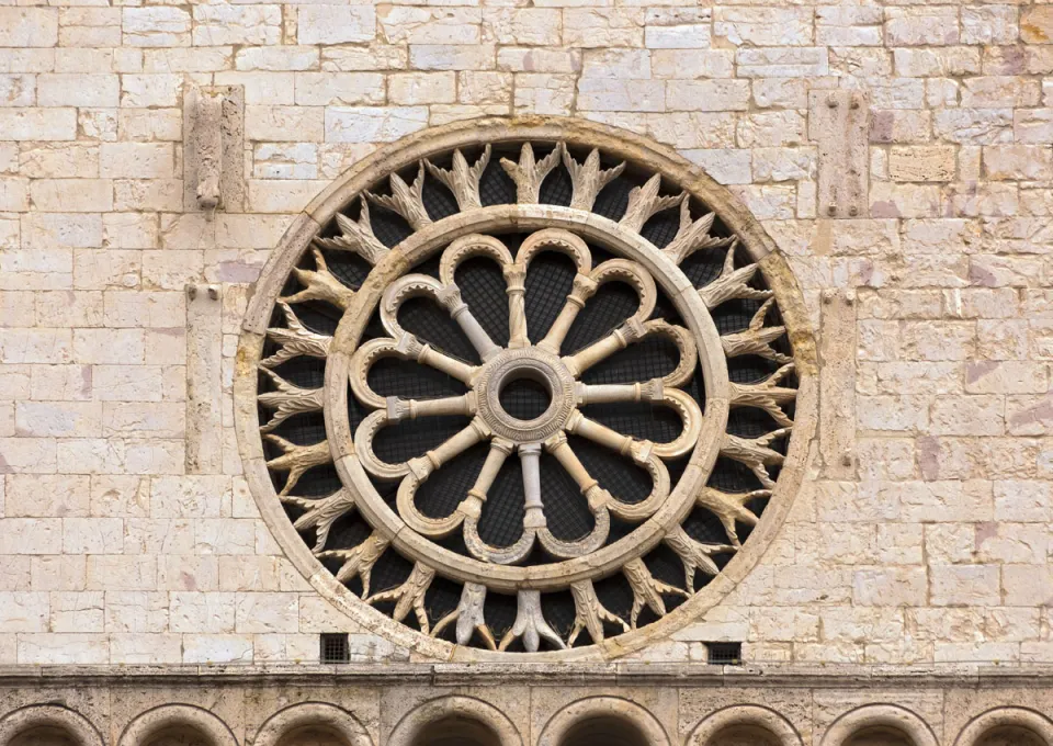 Kathedrale Sankt Rufinus, linke Fensterrose
