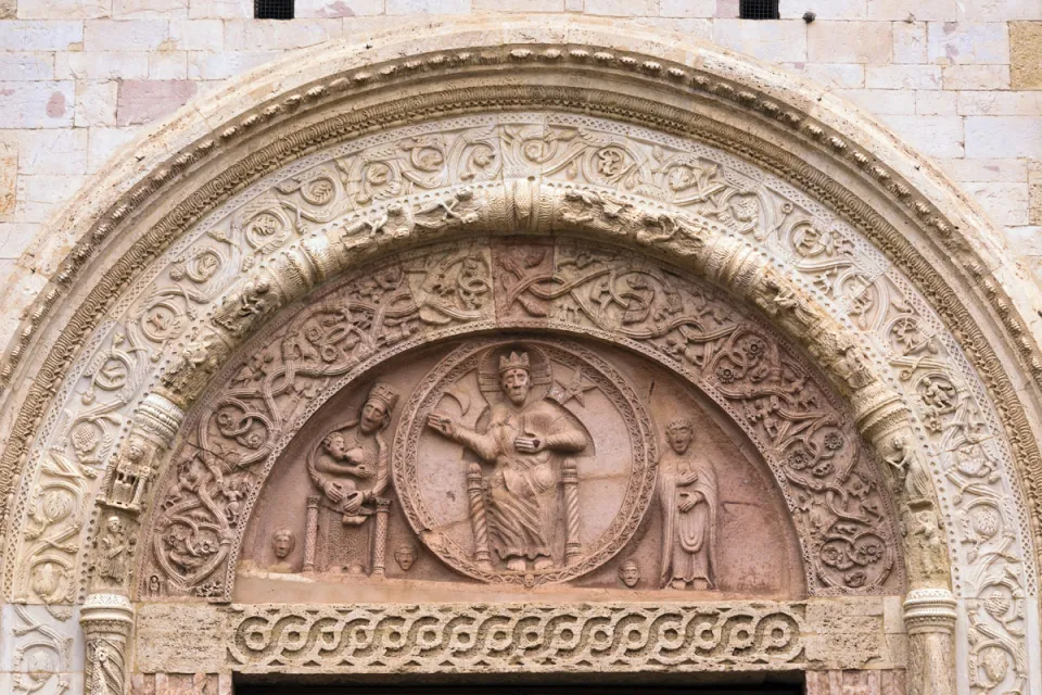 Kathedrale Sankt Rufinus, Lünette des Hauptportals
