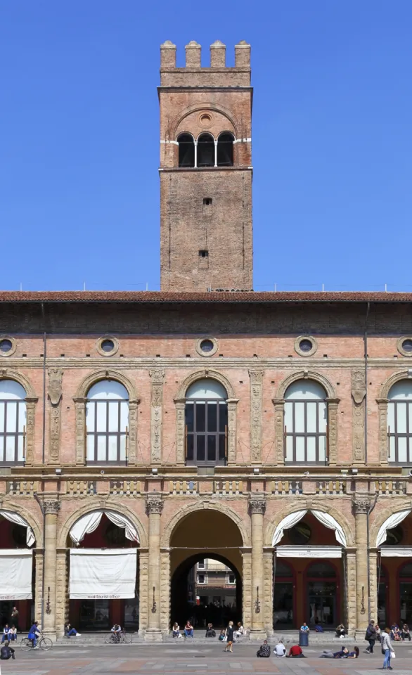 Palast des Podestà, Detail mit Arengo-Turm