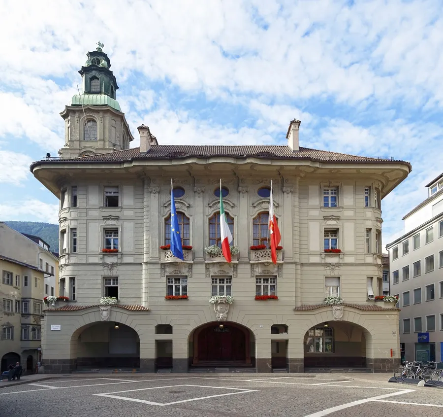 Bozener Rathaus, Hauptfassade (Nordansicht)