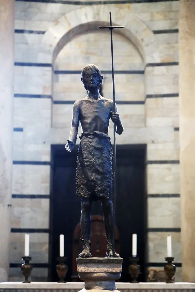 Baptisterium San Giovanni, Statue von Johannes dem Täufer