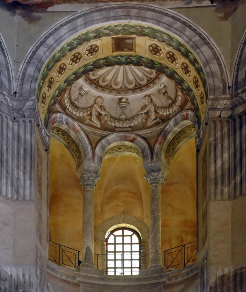 Basilika San Vitale, Arkaden der Empore