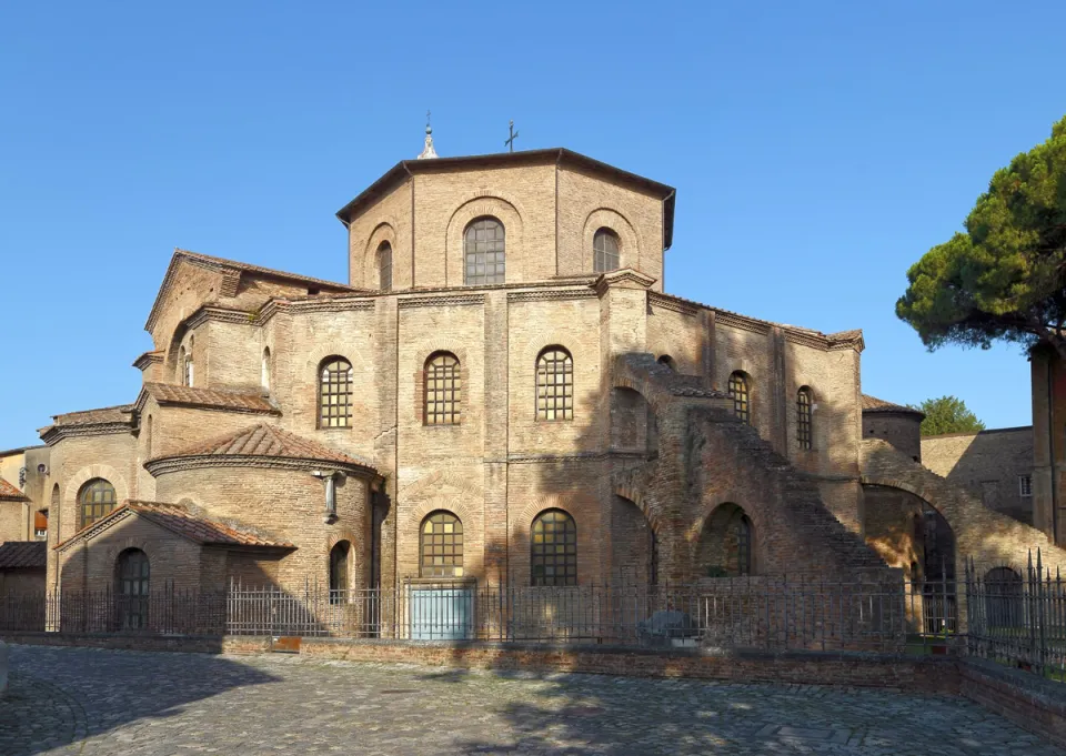 Basilika San Vitale, Ostansicht