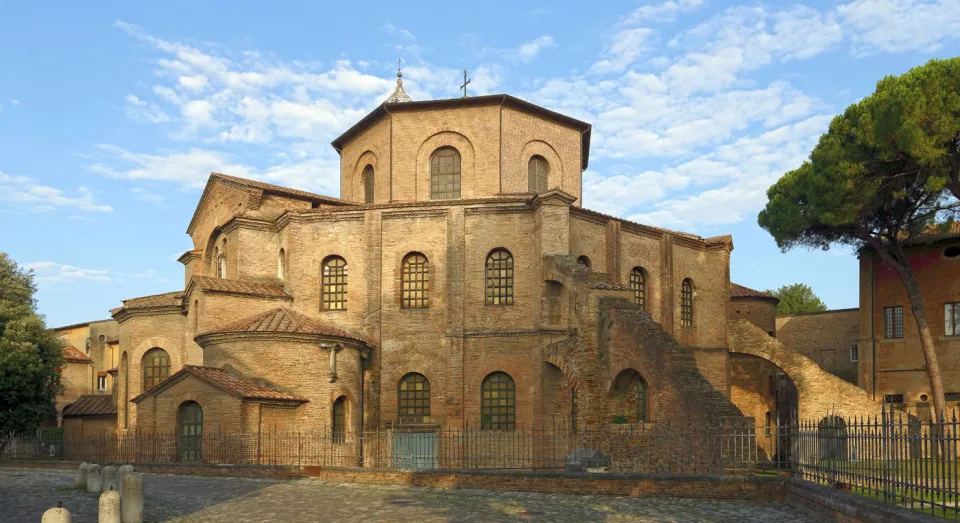 Basilika San Vitale, Ostansicht zu Sonnenaufgang