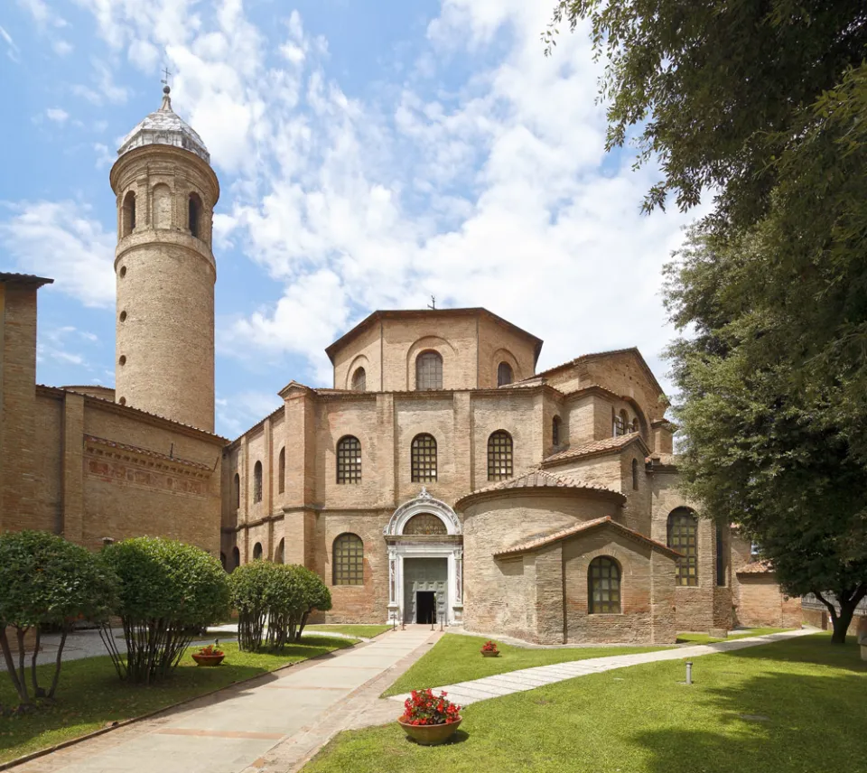 Basilika San Vitale, Südansicht