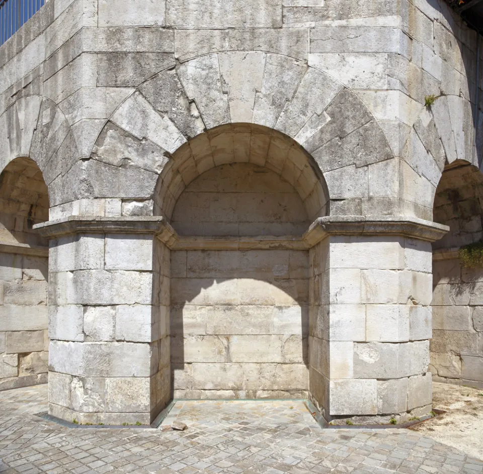 Mausoleum des Theoderich, Bogennische