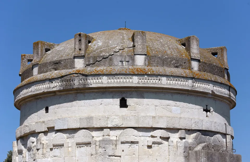 Mausoleum des Theoderich, monolithische Kuppel (Südostansicht)