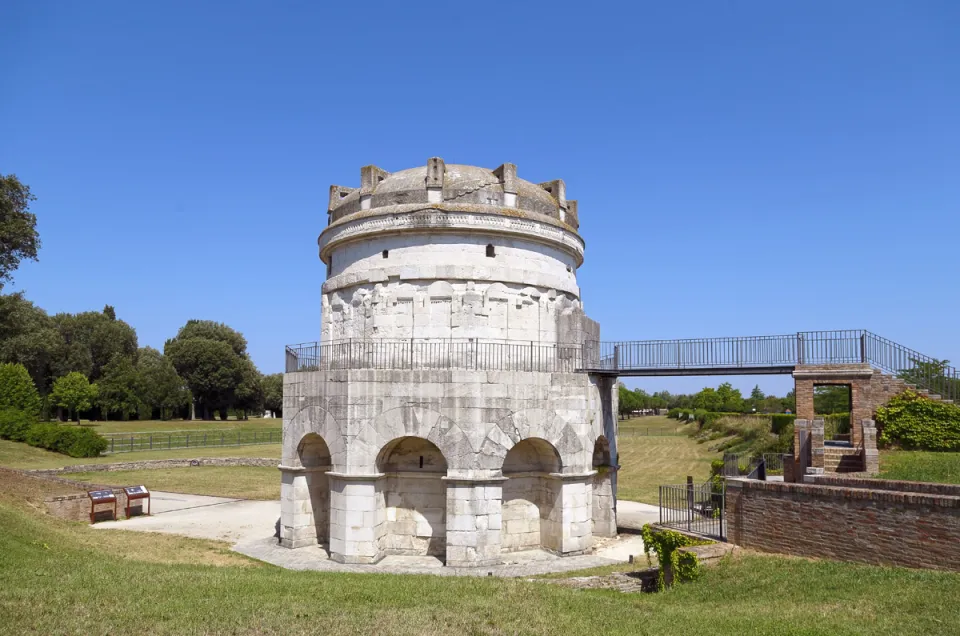 Mausoleum des Theoderich, Südostansicht