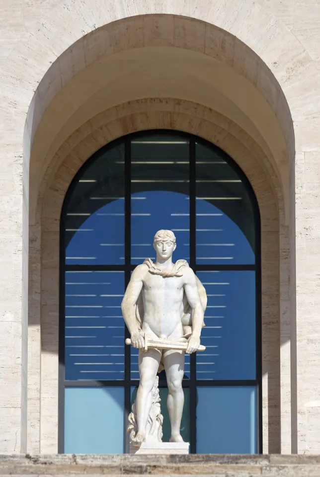 Palast der italienischen Zivilisation, allegorische Statue „Heldentum“