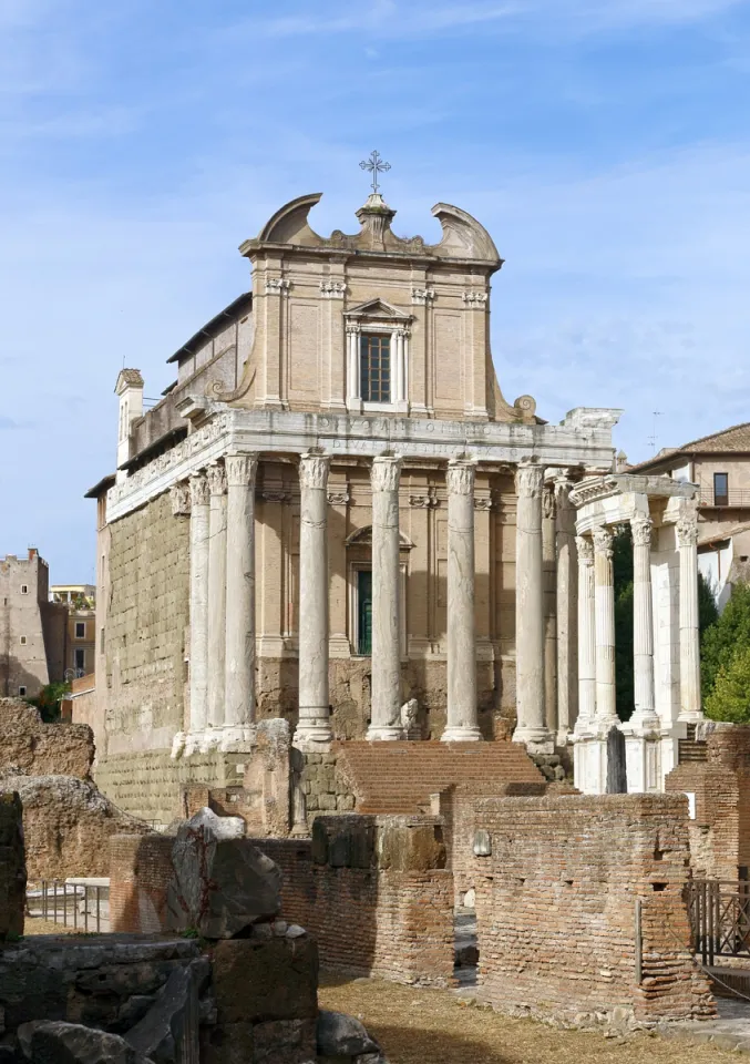 Forum Romanum, Tempel des Antoninus Pius und der Faustina, Südwestansicht