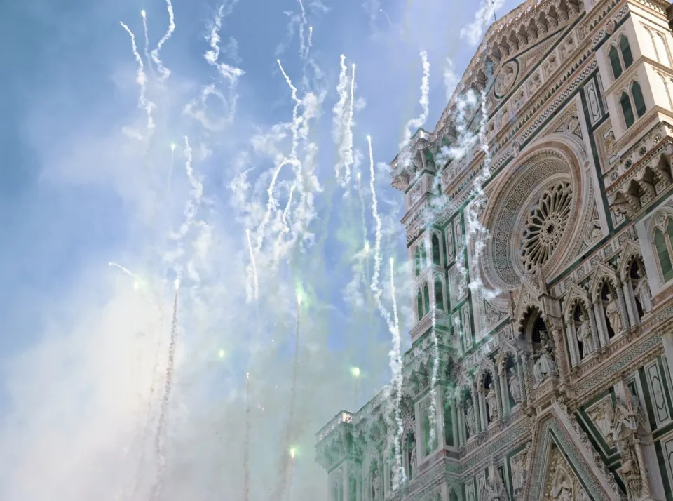 Scoppio del carro, Feuerwerk vor der Fassade des Doms von Florenz