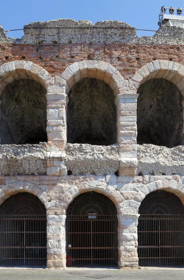 Arena von Verona, Arkaden der Fassade