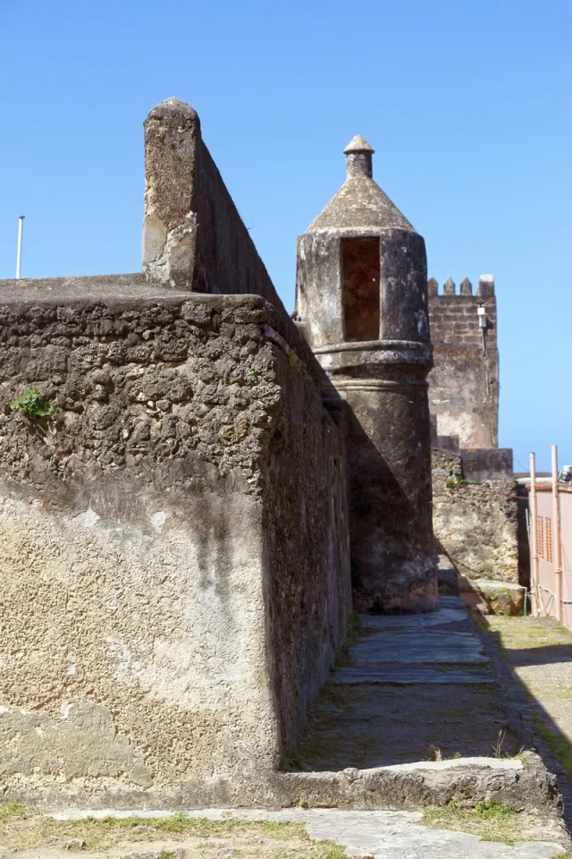 Fort Jesus, nördliche Mauer mit Wehrturm