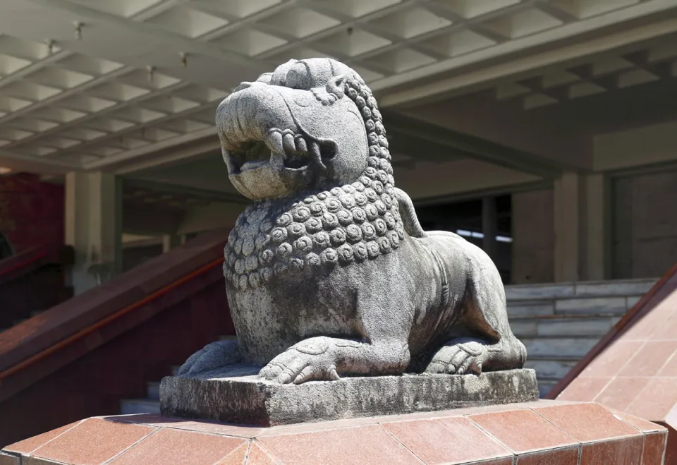 Komplex der Shree Hindu Union Mombasa, Hindu-Tempel-Zentrum, Löwenstatue