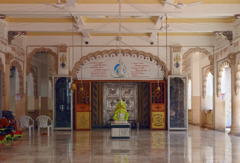 Komplex der Shree Hindu Union Mombasa, Shiva-Temple, Mandapa