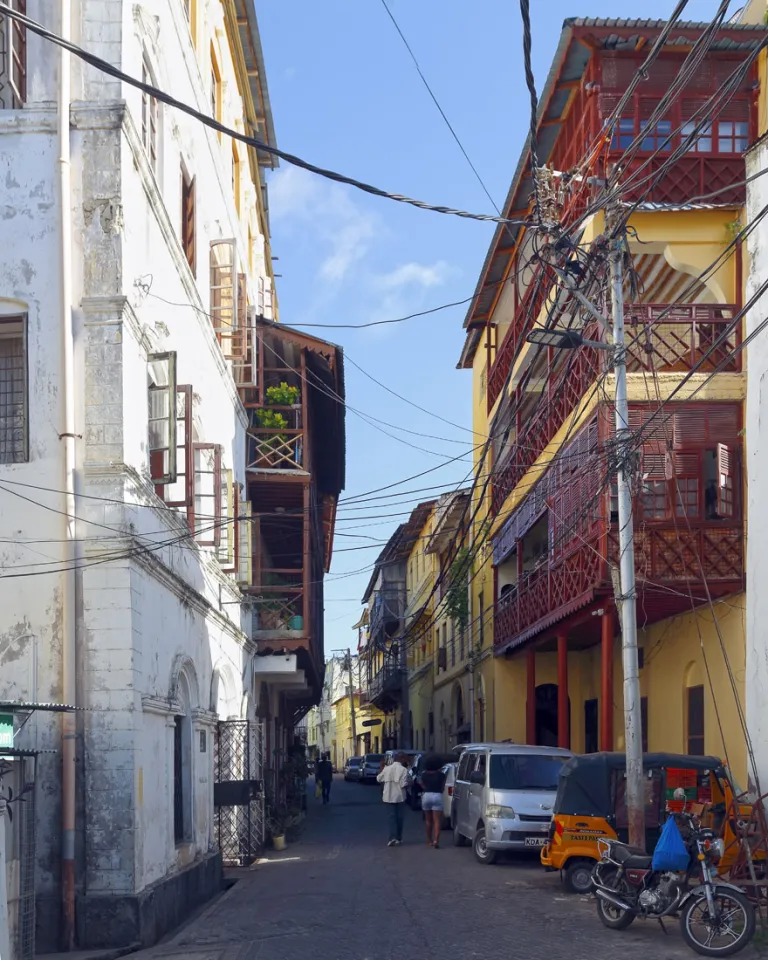 Sir Mbarak Hinawy Road in der Altstadt von Mombasa