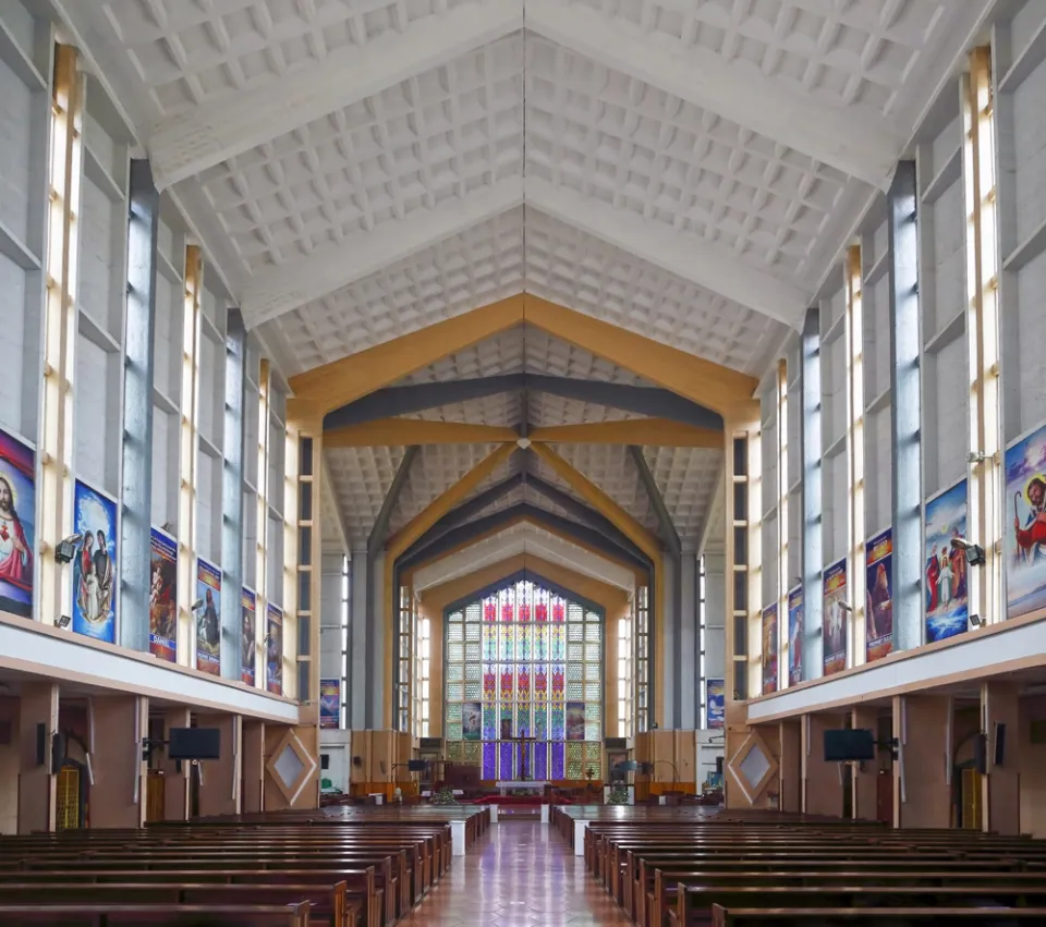 Kathedralbasilika der Heiligen Familie, Kirchenschiff