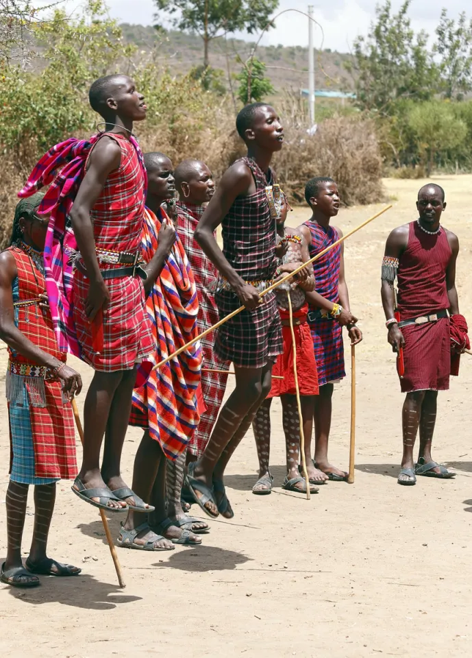 Massai beim traditionellen Sprungtanz