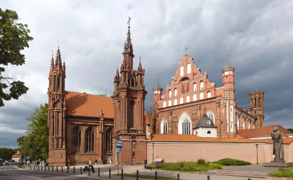 Kirche Sankt Franziskus und Sankt Bernhard, mit der Annenkirche, Südwestansicht