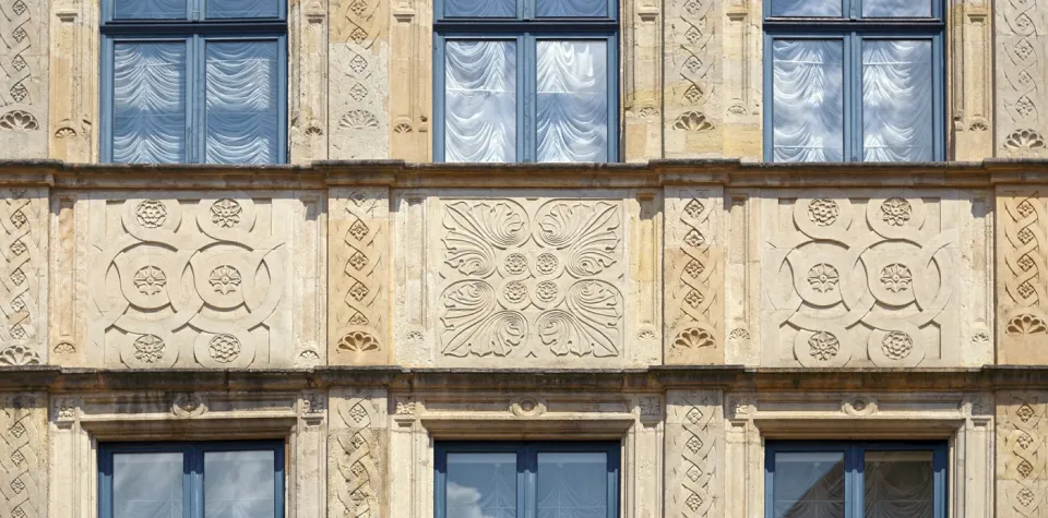 Großherzogliches Palais, Detail der Fassade des alten Rathauses