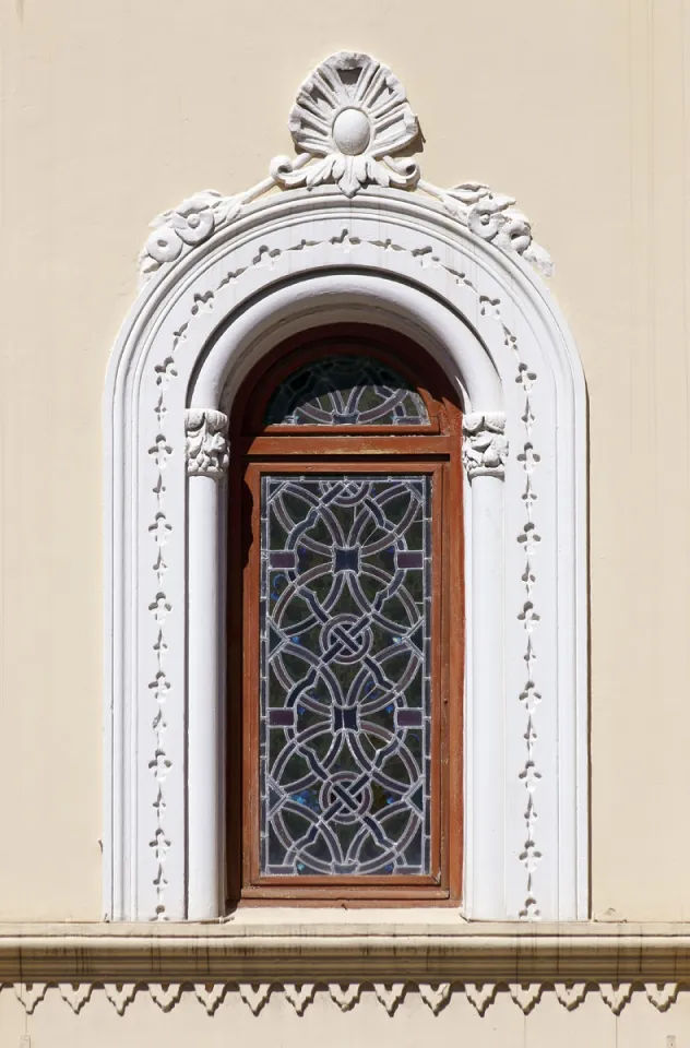 Kirche der Heiligen Devota, Fenster