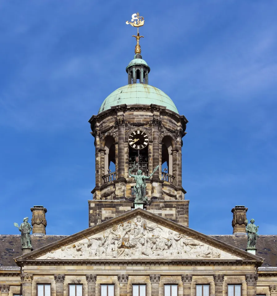 Palais auf dem Dam, Giebel und Turm