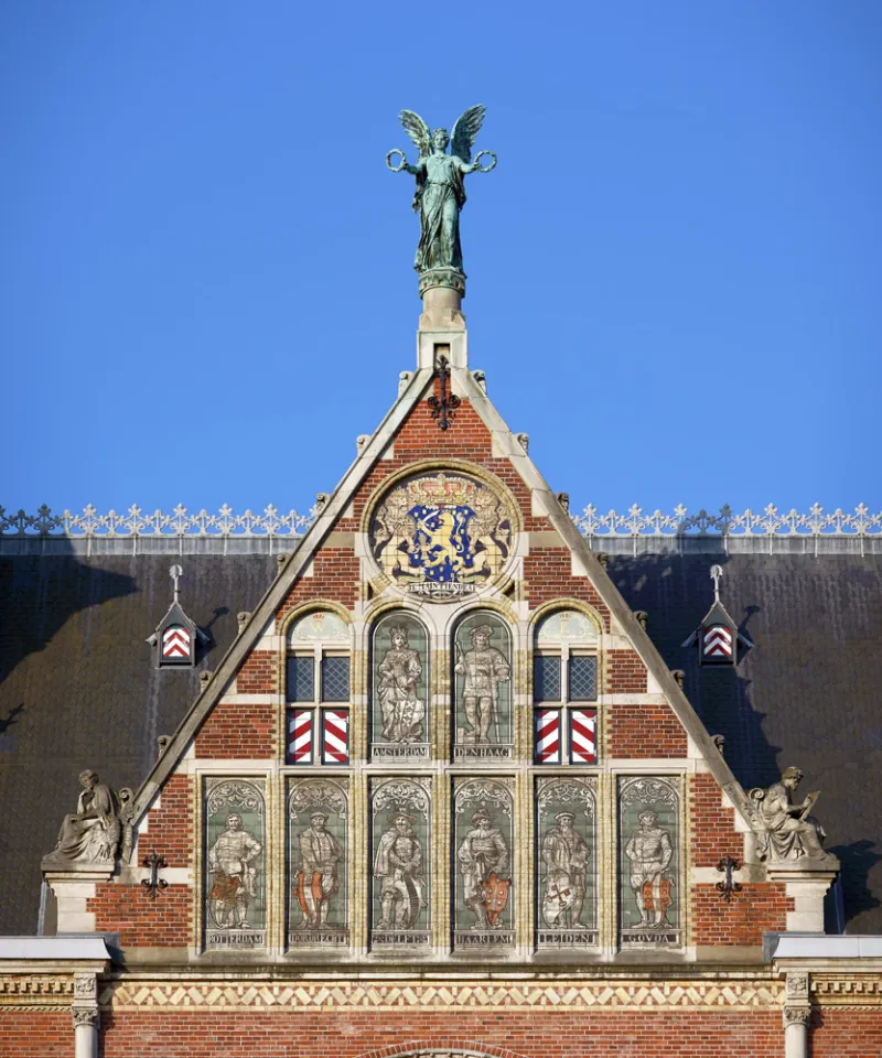 Rijksmuseum, Giebel mit Fliesenpaneelen
