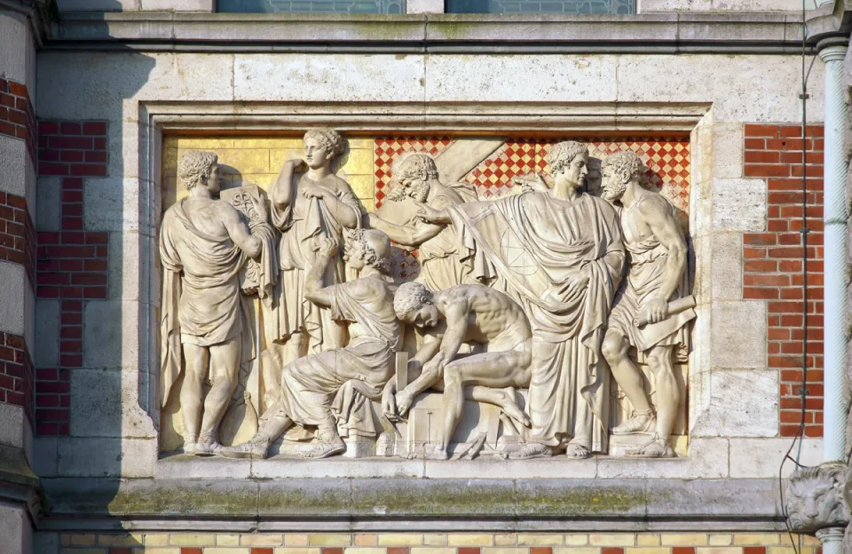 Rijksmuseum, Relief der nordöstlichen Fassade