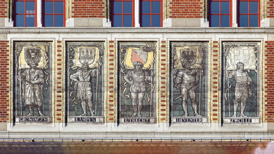 Rijksmuseum, Fliesenpaneele der nordöstlichen Fassade
