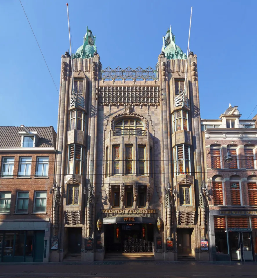 Königliches Tuschinski-Theater, Hauptfassade