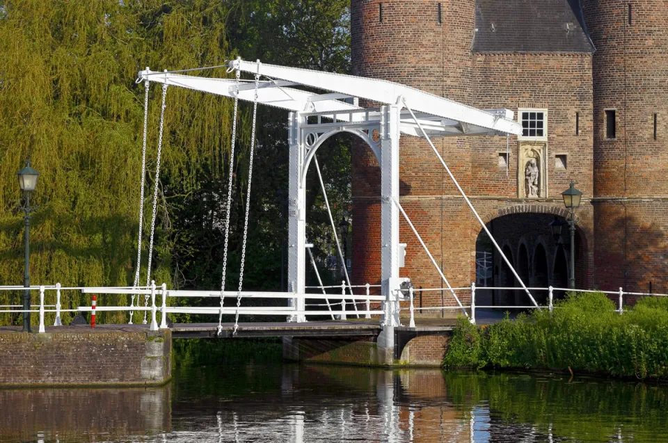 Kleine Osttorbrücke, Ostansicht