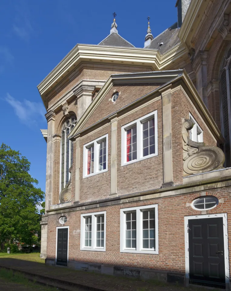 Neue Kirche, Detail der südöstlichen Fassade