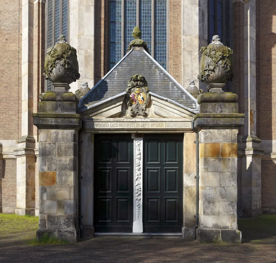 Neue Kirche, Hauptportal