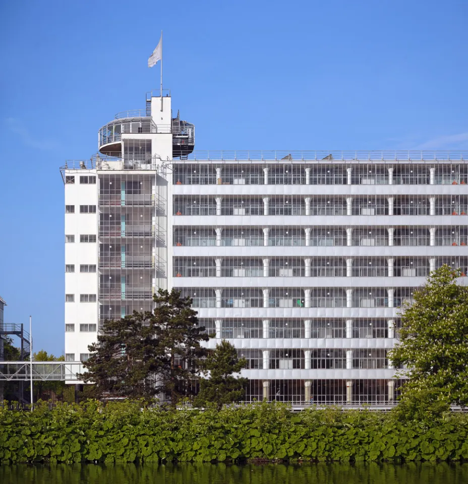 Van-Nelle-Fabrik, Detail des Hauptgebäudes (Nordostansicht)