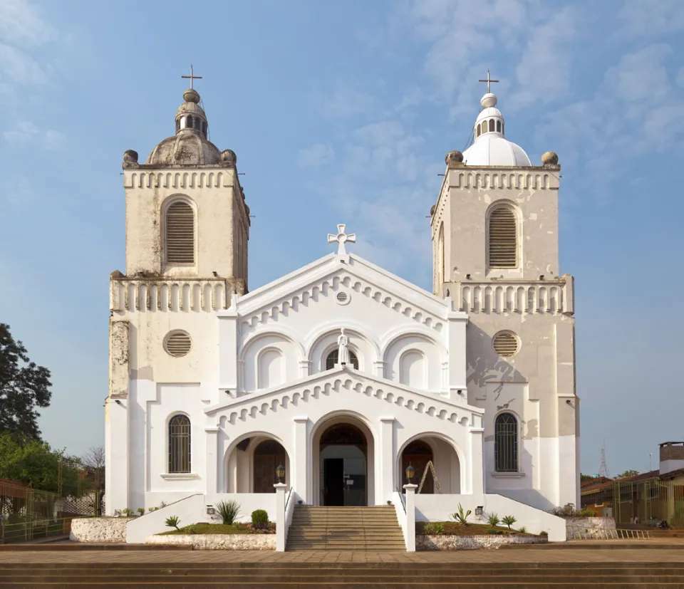 Kathedrale von Encarnación, Hauptfassade