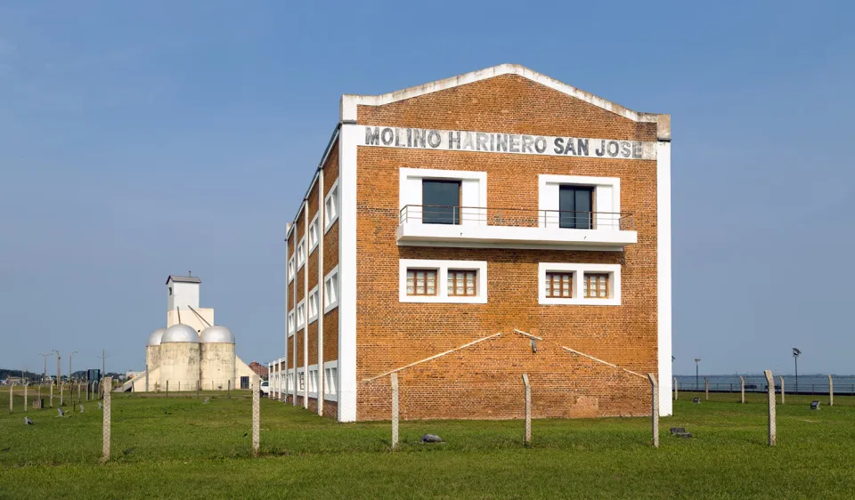 Getreidemühle San José, mit dem Silo San José im Hintergrund