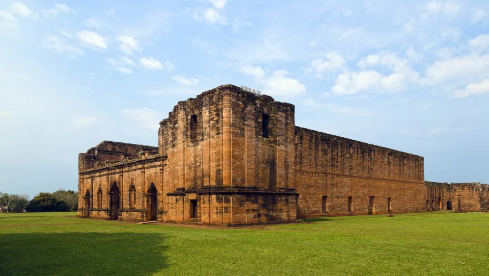 Jesuitenmission Jesus de Tavarangue, Kirche, Nord­west­ansicht