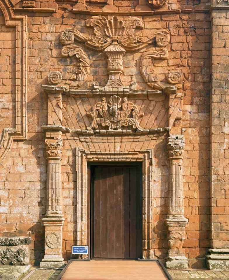 Jesuitenmission La Santisima Trinidad, Hauptkirche, Portal des Chors