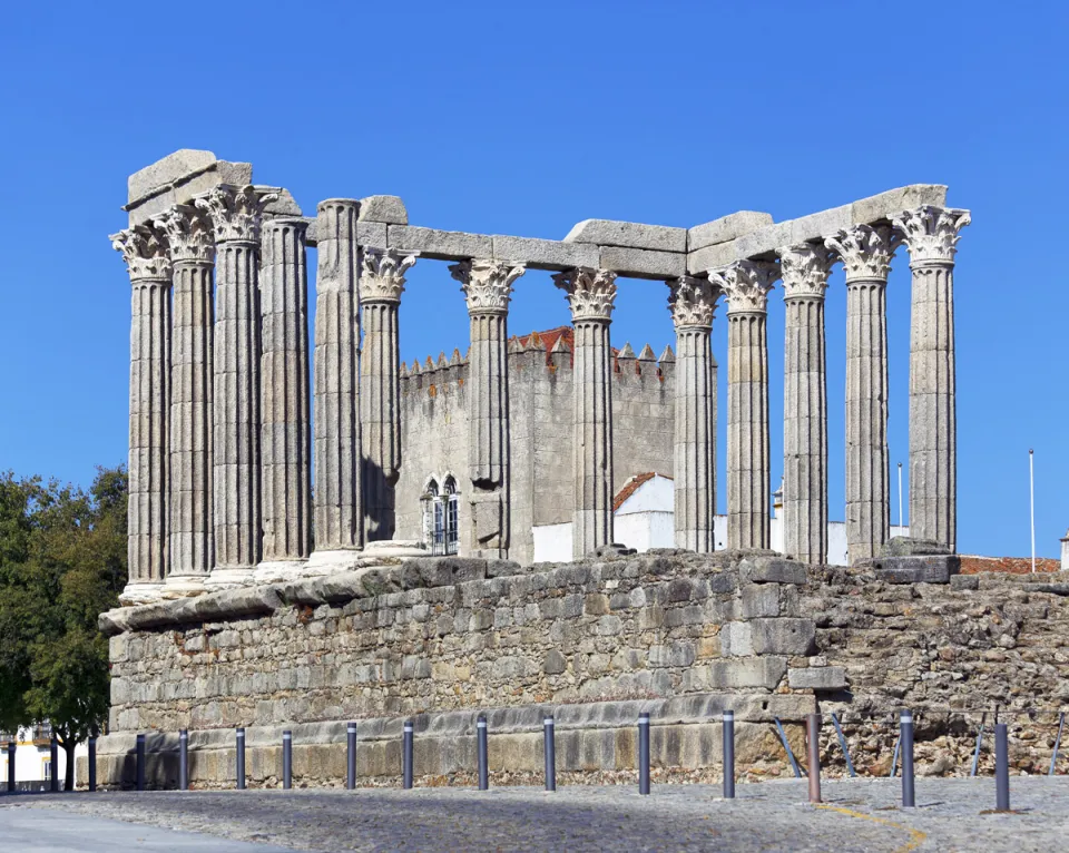 Römischer Tempel von Évora, Südansicht