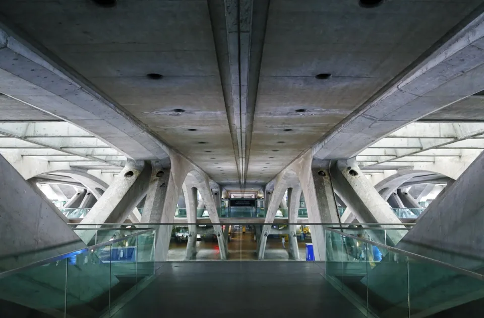 Bahnhof Lissabon Oriente, Mittelachse des Tragwerks