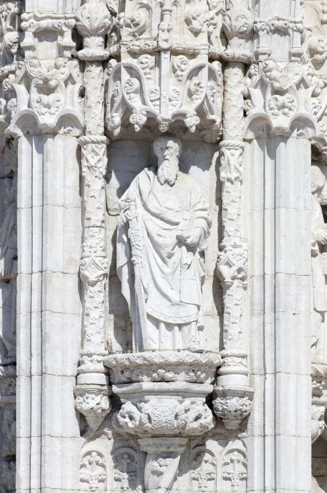 Hieronymiten­kloster, Kirche der Heiligen Maria, Paulusstatue des Südportals