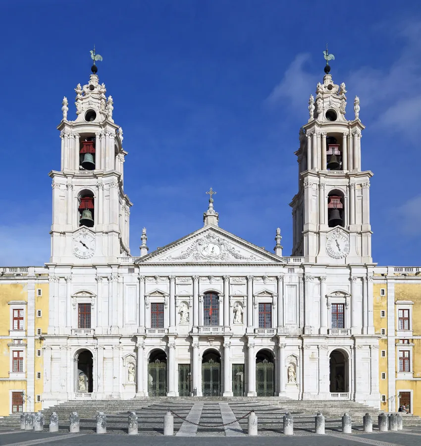 Königliches Gebäude von Mafra, Basilika, Fassade