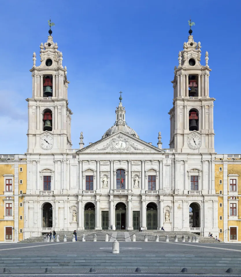 Königliches Gebäude von Mafra, Basilika, Fassade