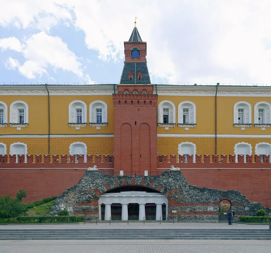 Moskauer Kreml, Arsenal-Mittelturm, Grotte