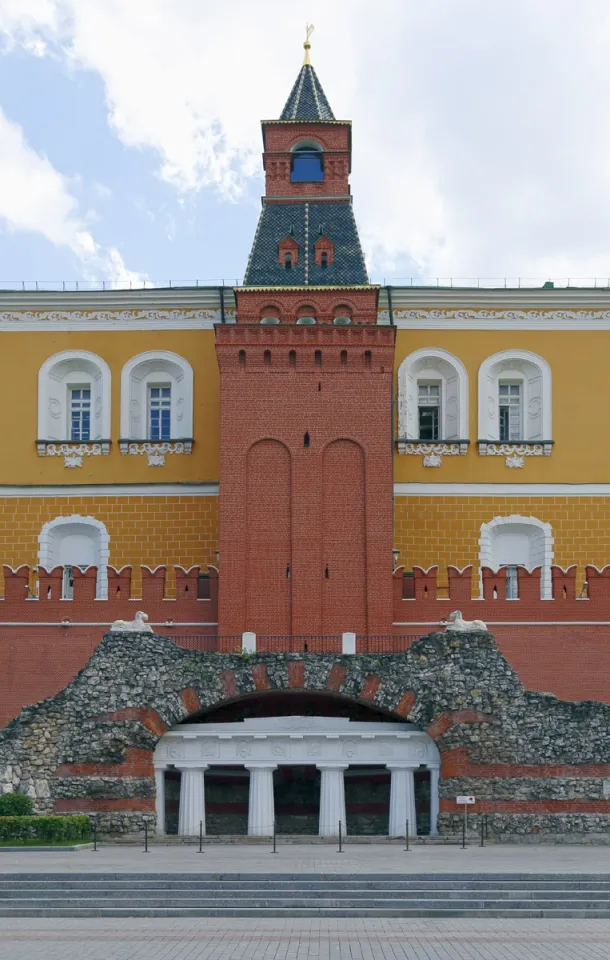 Moskauer Kreml, Arsenal-Mittelturm, Grotte