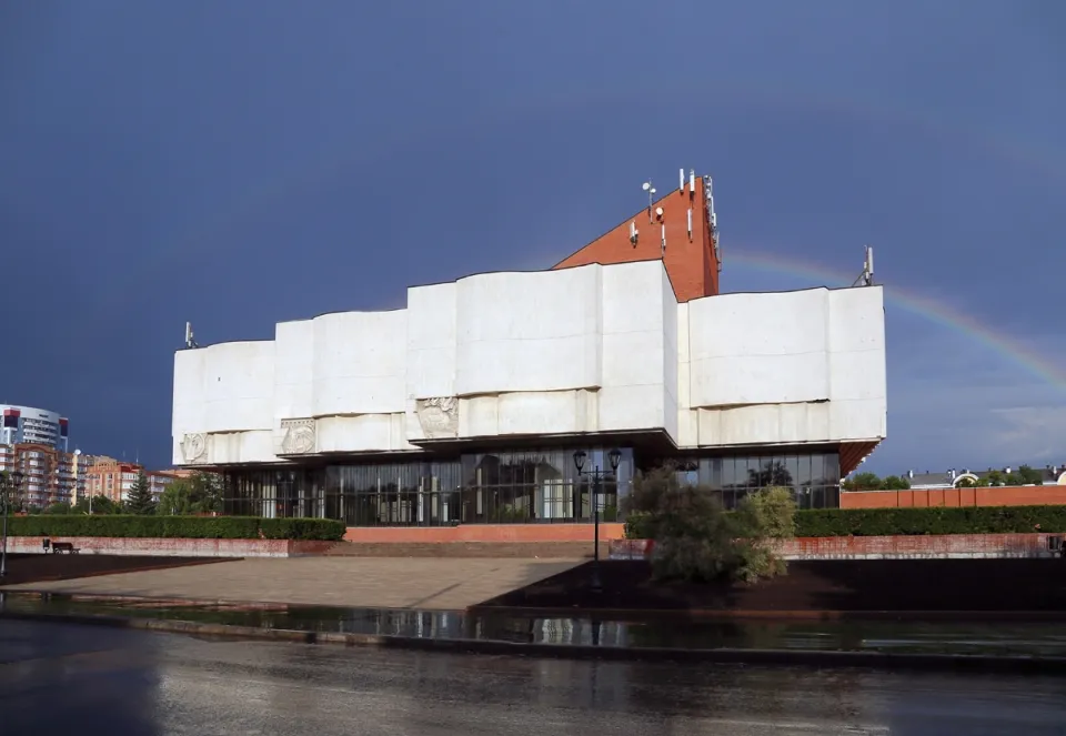 Alabin-Heimatkundemuseum, Westansicht