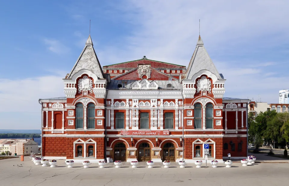 Gorki-Schauspielhaus, Frontalansicht