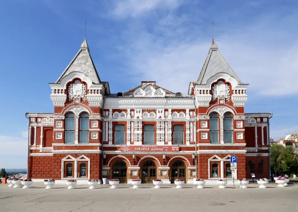 Gorki-Schauspielhaus, Frontalansicht