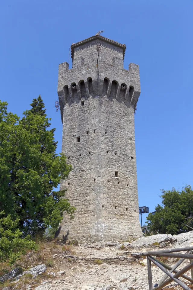 Montale-Turm, Südansicht