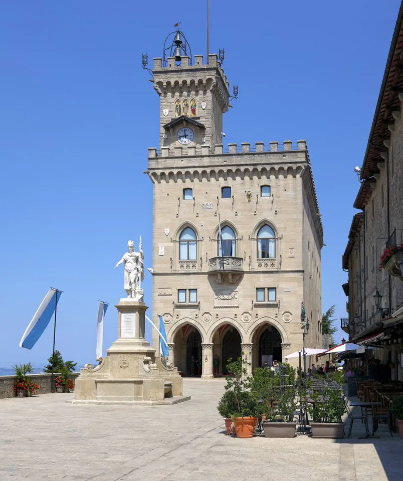 Palazzo Pubblico, am Freiheitsplatz